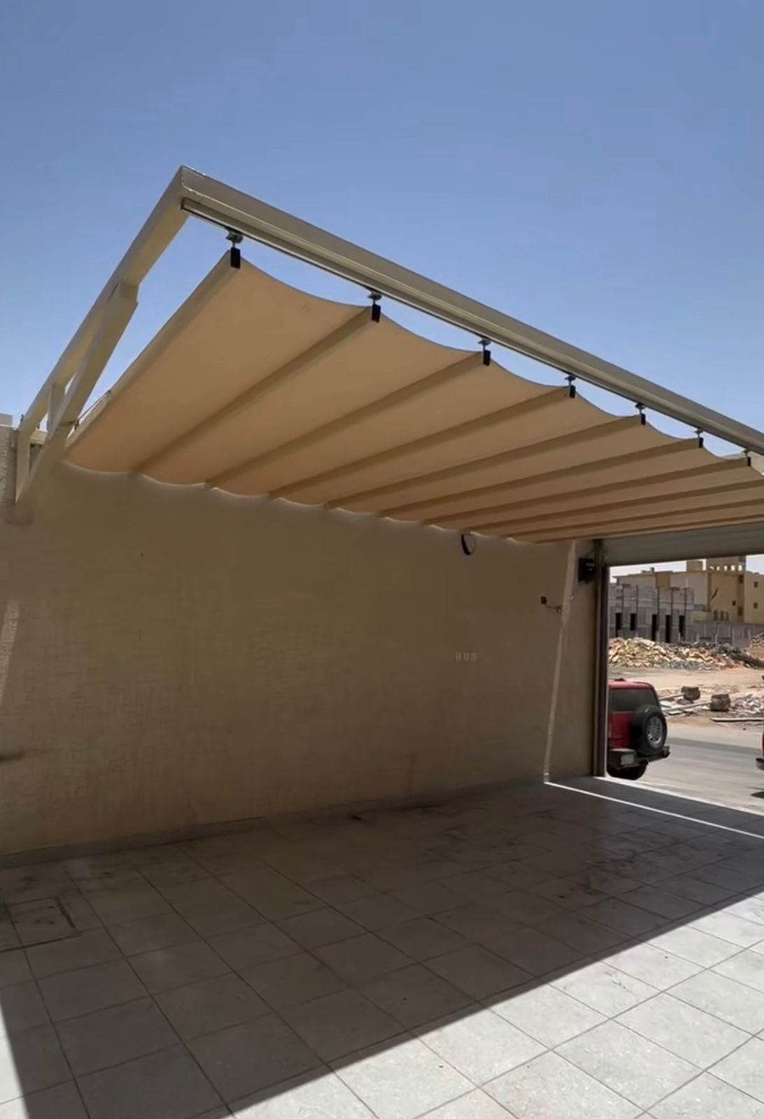 مظلات بأشكال هندسية